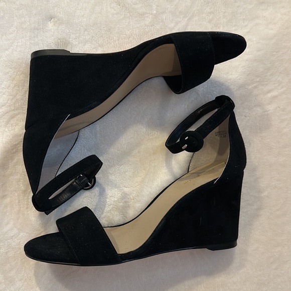 Ann Taylor black suede wedges size 6 - Picture 5 of 11